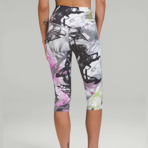 Lululemon Throwback Print Align High-rise Crop 17” Size 6 - Picture 2 of 10